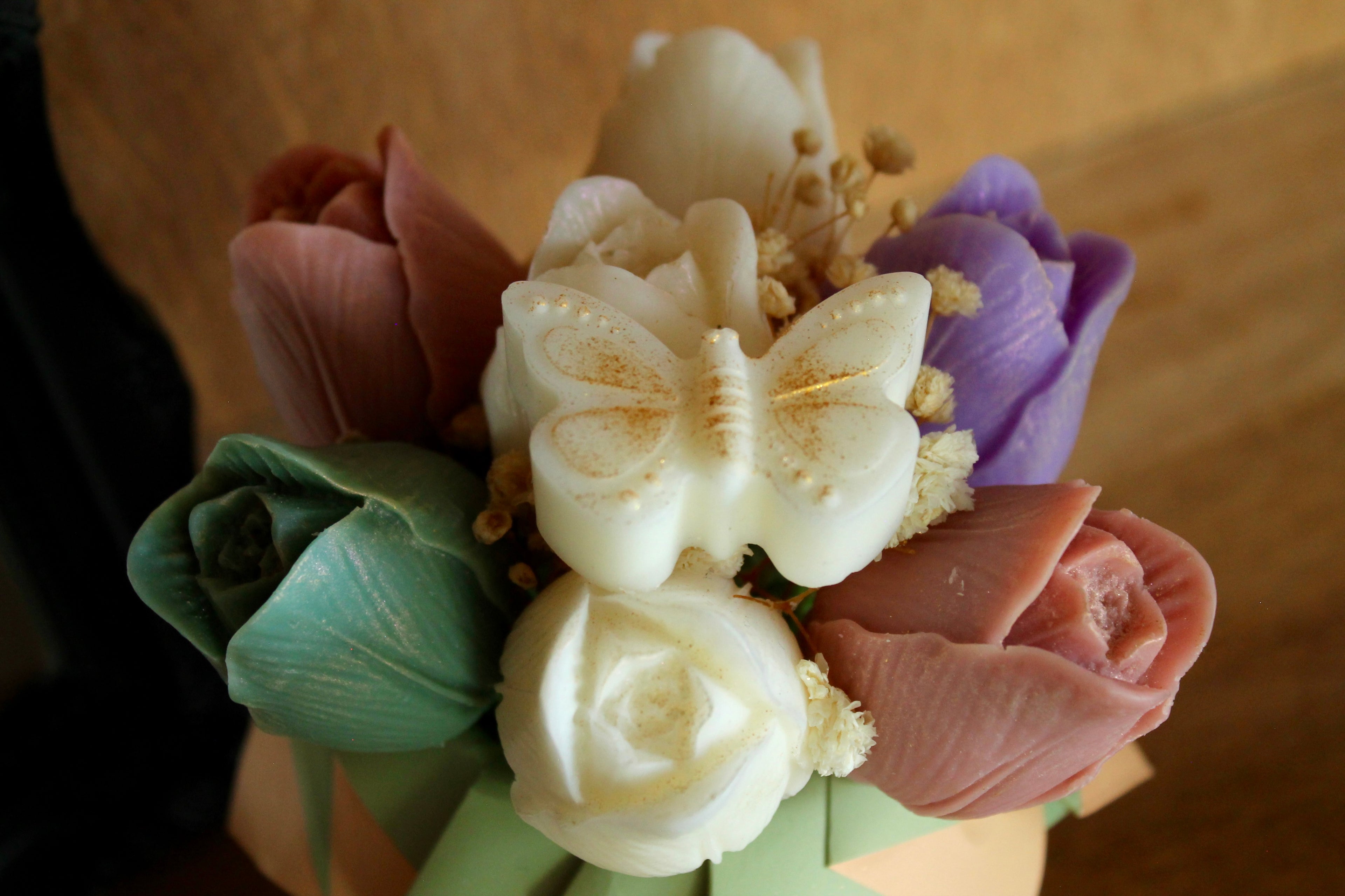 bouquet bougies tulipes et papillon cire artisanale cadeau flamme eternelle
