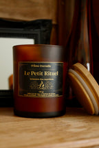 Bougie parfumée Le Petit Rituel Fl’âme Éternelle en cire de soja, parfum de Grasse, pot ambré 140 g, fabrication artisanale