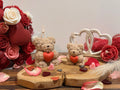 Deux ours en cire artisanales avec cœur rouge, idée cadeau romantique et décorative